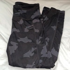 Black Camo Leggings w/ pockets 90 Degree
